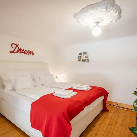 Red Romance 아파트 *